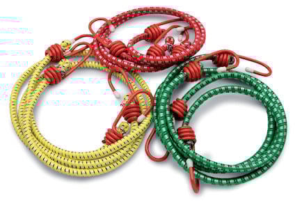 Två röda, en gul och en grön uppsättning elastiska bagageremmar med krokar.