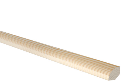 Ljus trälister av furu med kvartsprofil mot svart bakgrund.