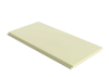 Rektangulär, ljusgul cellplastskiva med falsade kanter.