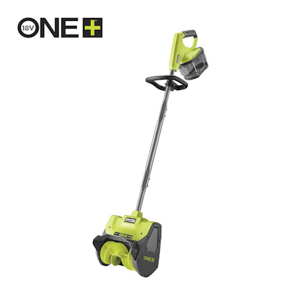 Grön och svart batteridriven snöskyffel med ergonomiskt handtag och synligt Ryobi-märke, placerad mot vit bakgrund.