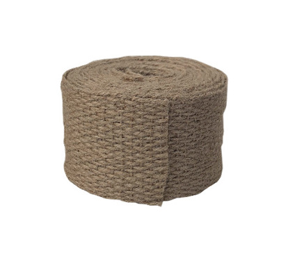 Rulle av brun, vävd juteband med synlig textur.