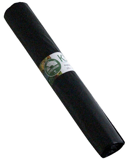 Svart sopsäcksrulle med etikett, delvis läsbar text inkluderar "K1" och "125L".