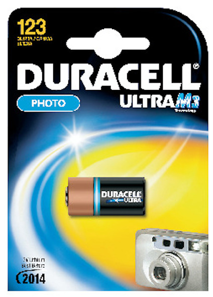 Förpackning med Duracell Ultra M3 litiumbatteri och kameraillustration. Text: 123 PHOTO 3V Best Before 2014.