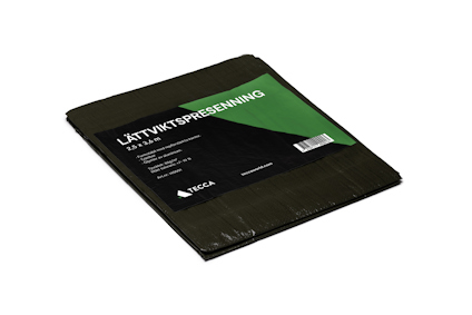Grön presenning vikt i en rektangulär form med en etikett som visar texten "LÄTTVIKTSPRESENNING".