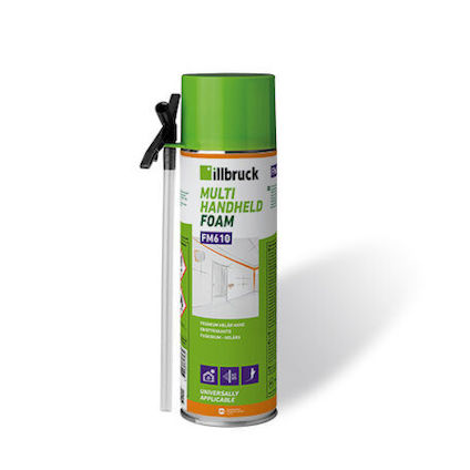 Grön och vit sprejburk med texten "illbruck MULTI HANDHELD FOAM FM610" och bild på ett rum. Plastmunstycke på sidan.