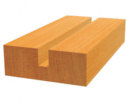 Träbit med ett urfräst spår längs hela längden.